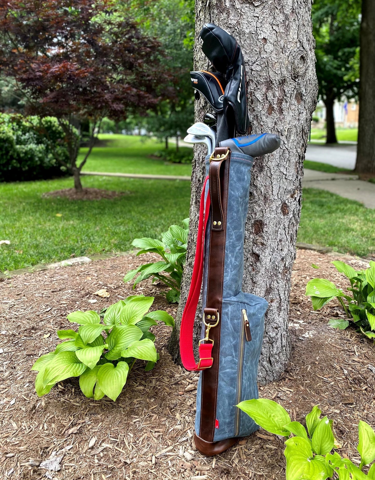 The Featherweight Nelson Hill Leather Golf Bag